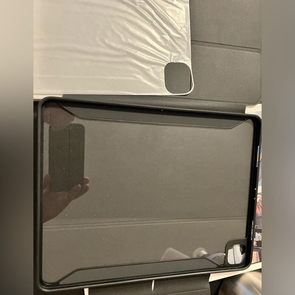 ESR for iPad Pro 12.9 Folio Case (2022/2021, 6th/5th Generation) - Picture 9 of 16